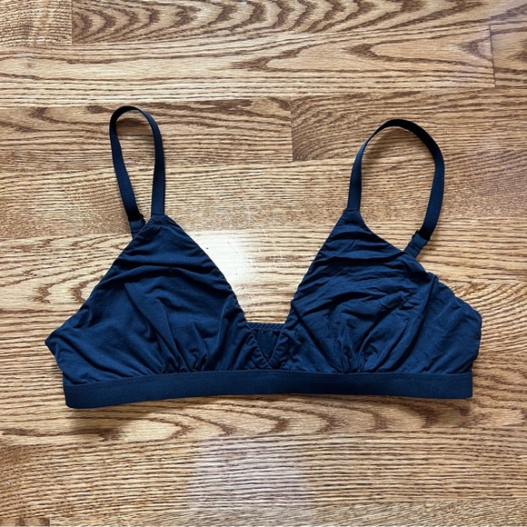 ⭐️2/20 Urban Outfitters Out from Under Triangle Bralette - Picture 1 of 9